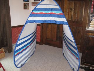 Pop up Shade tent for the back yard or beach  Great Condition Folds 