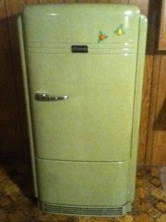 HOLY HOTPOINT VINTAGE HOTPOINT REFRIGERATOR FROM 1939/1940 (& IT 