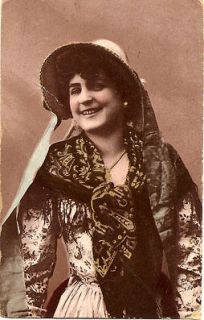 1907 Lady PRETTY PATTERNS FASHION HAT Photo Postcard E3
