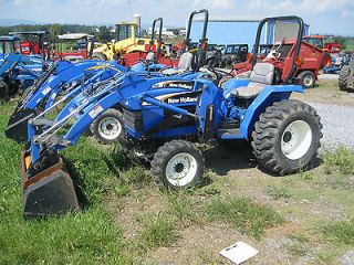 NEW HOLLAND TC30 COMPACT TRACTOR WITH LOADER. TC30 30HP TRACTOR