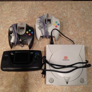 Sega Dreamcast System + 2 Controllers + Sega Game Gear