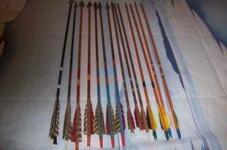 Lot of 14 Old School Feather Fletched Wood Arrows   Broadhead and 