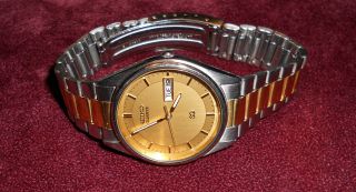 Seiko Quartz Wristwatch   Mens Two Tone Day/Date Water Resistant Watch