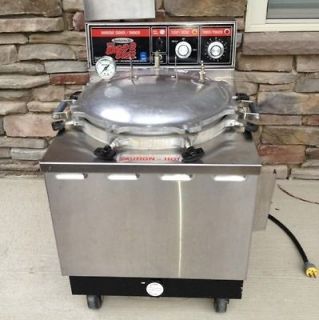 The Bar B Q BOSS Smokaroma Commercial Pressure Smoker Barbeque Cooker