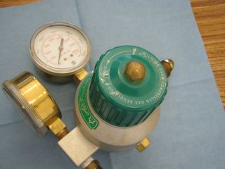 Air Products 1281 Compressed Gas (Nitrogen) Regulator w/ 2 USG 