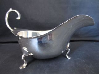 VINTAGE SOLID SILVER GRAVY / SAUCE BOAT BY BARKER BROTHERS   CHESTER 
