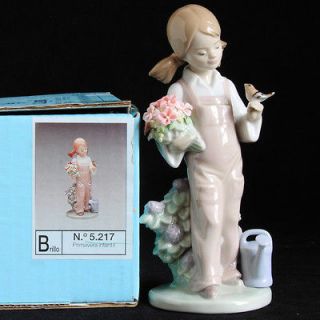 Lladro Spring 5217 MINT IN BOX / LKE NEW Girl With Flowers Bird 