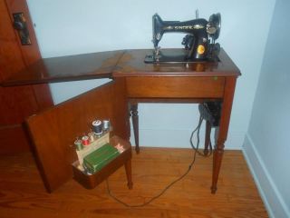 1934 Singer Sewing Machine in Cabinet with foot pedal Antique