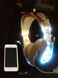   Tron T1 Daft Punk Ltd Ed. White Headphones Looks w/ White iPhones