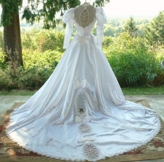 Wedding Dress White Gown Vintage 80s Size 4 Cathedral Train Lace 