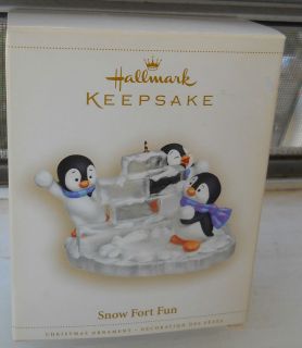   Keepsake Ornament Snow Fort Fun Penguins Penquin In Original Box