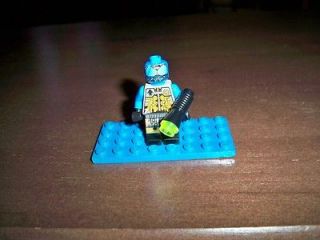 Lego Minifig Space Alien UFO Insectoid Droid Robot Minifigure #4 with 