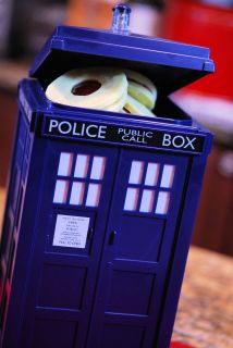 Dr. Doctor Who 11th Eleventh TARDIS Talking Cookie Jar Lights Sounds 
