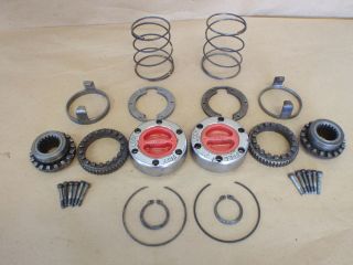   RED DANA 44 FRONT SPICER MANUAL LOCKING HUBS 19 SPLINE RECONDITIONED