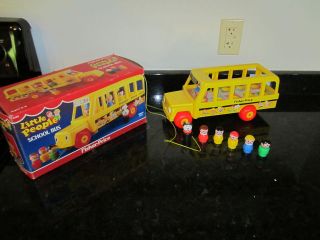 VTG Fisher Price Little People School Bus 6 Figures Dog Mommy Daddy 