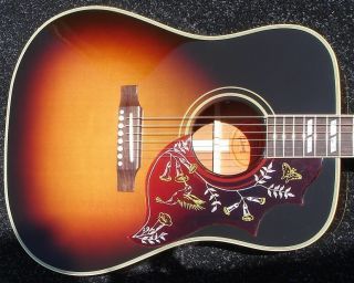 Gibson True Vintage Hummingbird with deluxe hardshell case
