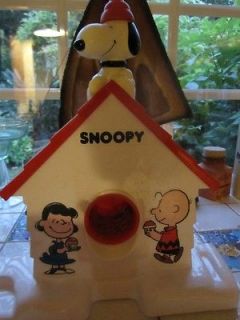 SNOOPY SNOW Cone machine  DOESNT HAVE SYRUP CONTAINERS   AS PICTURED