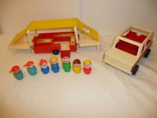   992 Lot   Truck and Pop Up Camper w/ People Figures   Play Family