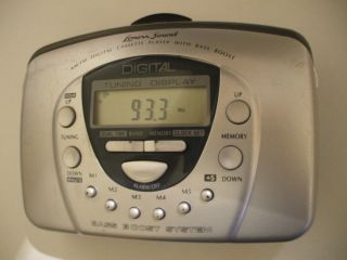 Portable Cassette Player  Lenoxx Sound FM/AM/Alarm 1135
