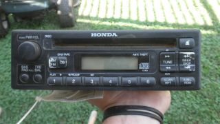 99 00 HONDA ODYSSEY OEM RADIO RECEIVER TUNER CD PLAYER IN DASH 39100 