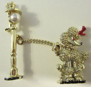 CUTE GOLDTONE POODLE & LAMP POST BROOCH / PIN   UNSIGNED