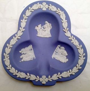 5x4.5 inch blue Wedgwood dish, shaped like a club on a playing card