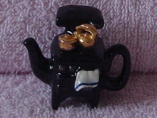 CARDEW TINY TEAPOT. 50s STOVE. VERY GOOD CONDITION.