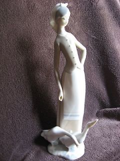 Lladro Figurine 1035 GIRL WITH GEESE Retired 1995