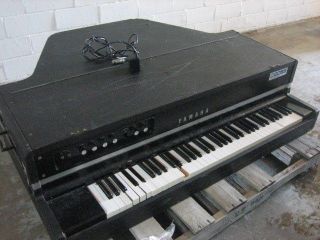 40) Vintage Yamaha CP 70B Electronic Grand Stage Piano