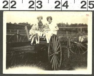 VINTAGE OLD PHOTO OF MOM AND KIDS ON ANTIQUE FARM WAGON (P 116)