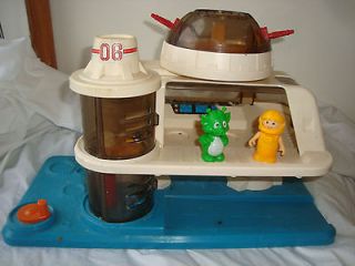 Vintage 1984 Fisher Price Space Station with 2 little people