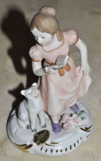 Capodimonte Fine Porcellane Figurine Girl Reading to Kitten Nuova 