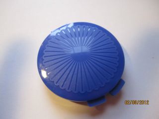 TUPPERWARE ROUND PILL BOX CONTAINER BRIGHT BLUE GADGET NEW