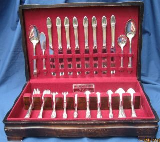   ROGERS BROS INTERNATIONAL~FIRST LOVE SILVERPLATE SET~52 PCS w/CHEST