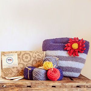 Striped Felt Bag With Daisy Knitting Kit   creative kits & experiences