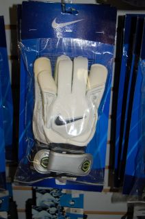 nike soccer goalie gloves in Gloves