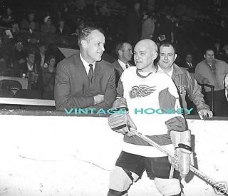 RED WINGS GORDIE HOWE OLYMPIA STADIUM NHL HOCKEY PHOTO
