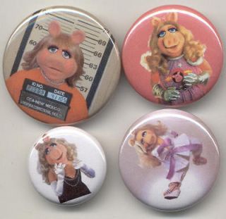   Piggy Muppets buttons American Jim Henson badges puppet kids tv show