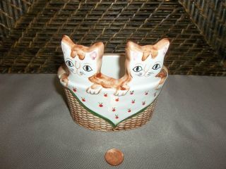 Kittens in laundry basket figurine planter vase ceramic Takahashi 