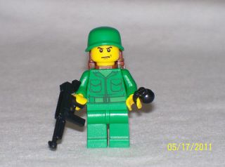 lego minifig ww2 army soldier with weapons 