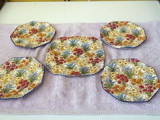   VERY SMALL AND ONE LARGER ROYAL WINTON PLATES IN MARGUERITE PATTERN