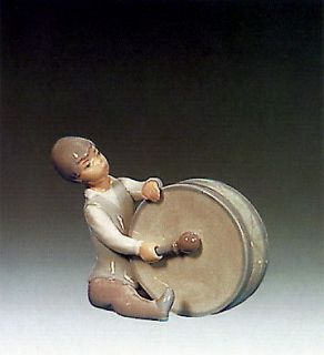 lladro piece 4616 boy playing drum from spain returns not