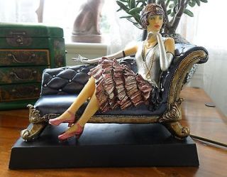   LADY ON A CHAISE LONGUE SEAT TABLE DESK TIFFANY AMBER LILLY LAMP LIGHT