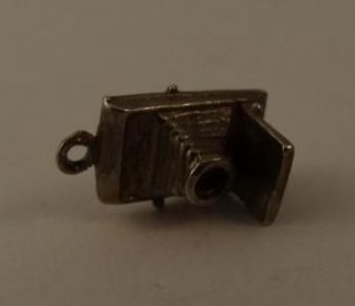 Vintage Sterling Silver Charm of an Old Fashioned Camera 2.1g*