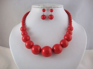 16 large bead red graduated necklace and earring set from