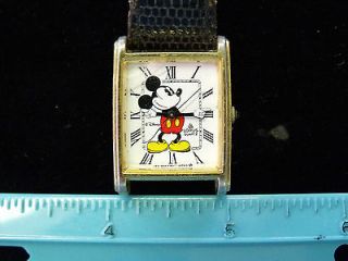   VINTAGE WRIST WATCH UNTESTED FOR PARTS USE LORUS MICKEY MOUSE QUARTZ