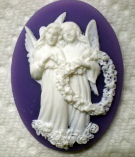 of 40x30 mm Standing Two Angels Holding Heart Wreath Cameos White 