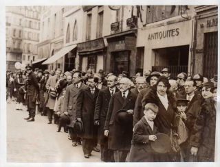 Vintage 1932 Crowd Queues Past Funeral Bier Assassinated French 