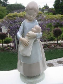 Lladro NAO YOUNG GIRL HOLDING BABY, 9 in., Great Condition, A Lovely 