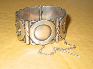 Hector Aguilar for Taller Borda Sterling Hinged Bracelet with Raised 
